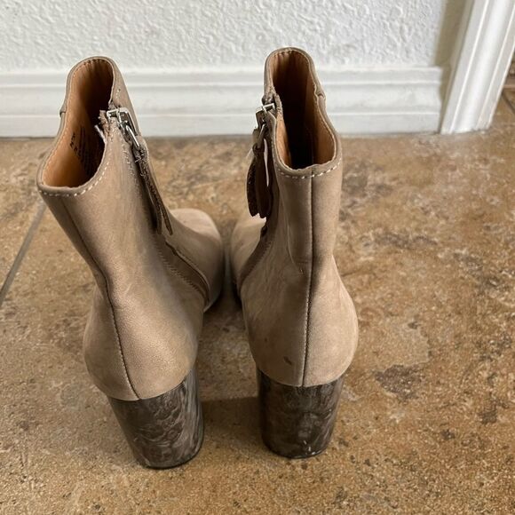 Steve Madden Patina Tan Ankle Boots - Picture 4 of 9